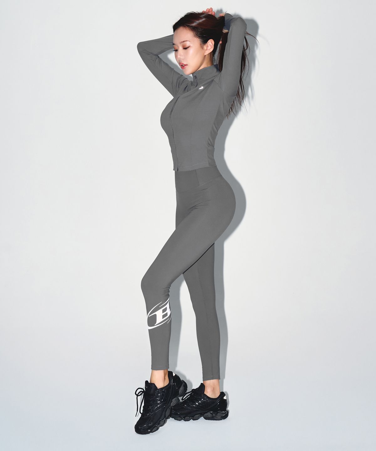 본투윈(BORN TO WIN) W COMPRESSION FULL ZIP UP JACKET [CHARCOAL]