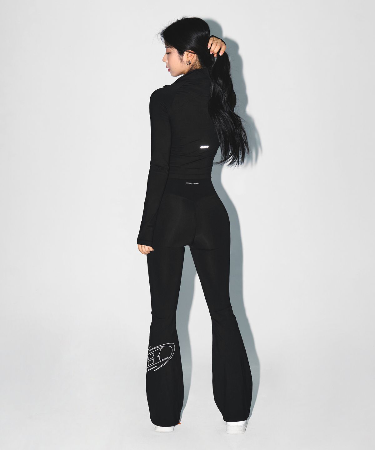 본투윈(BORN TO WIN) W COMPRESSION FULL ZIP UP JACKET [BLACK]