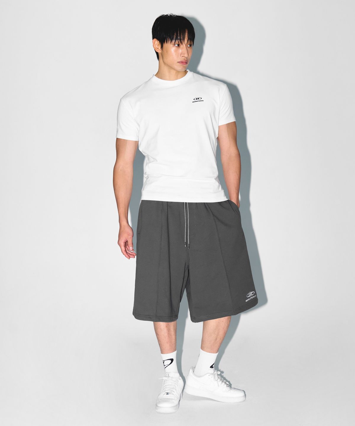 본투윈(BORN TO WIN) B-SYMBOL LOGO PINTUCK BERMUDA PANTS [CHARCOAL]