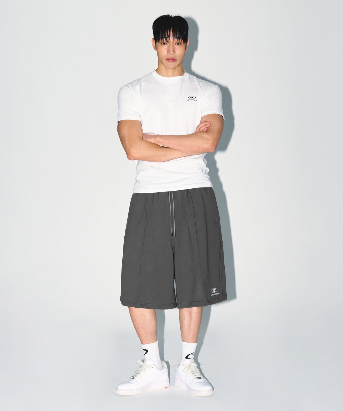 본투윈(BORN TO WIN) B-SYMBOL LOGO PINTUCK BERMUDA PANTS [CHARCOAL]