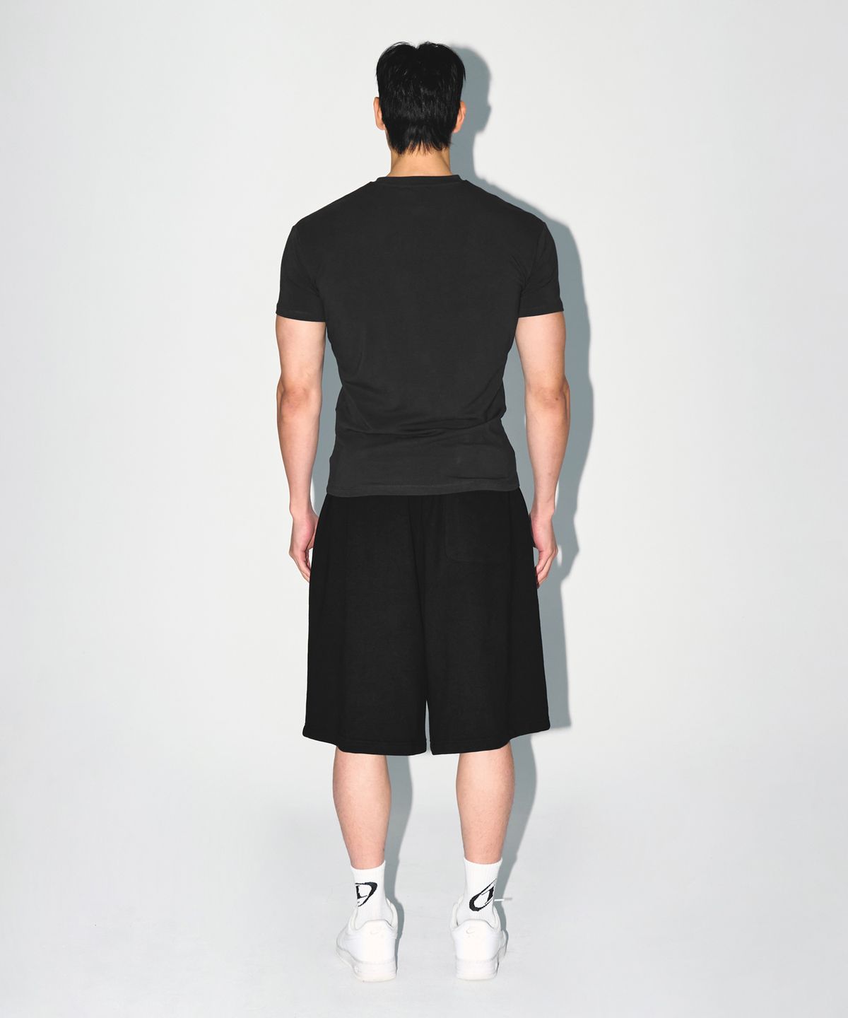 본투윈(BORN TO WIN) B-SYMBOL LOGO PINTUCK BERMUDA PANTS [BLACK]