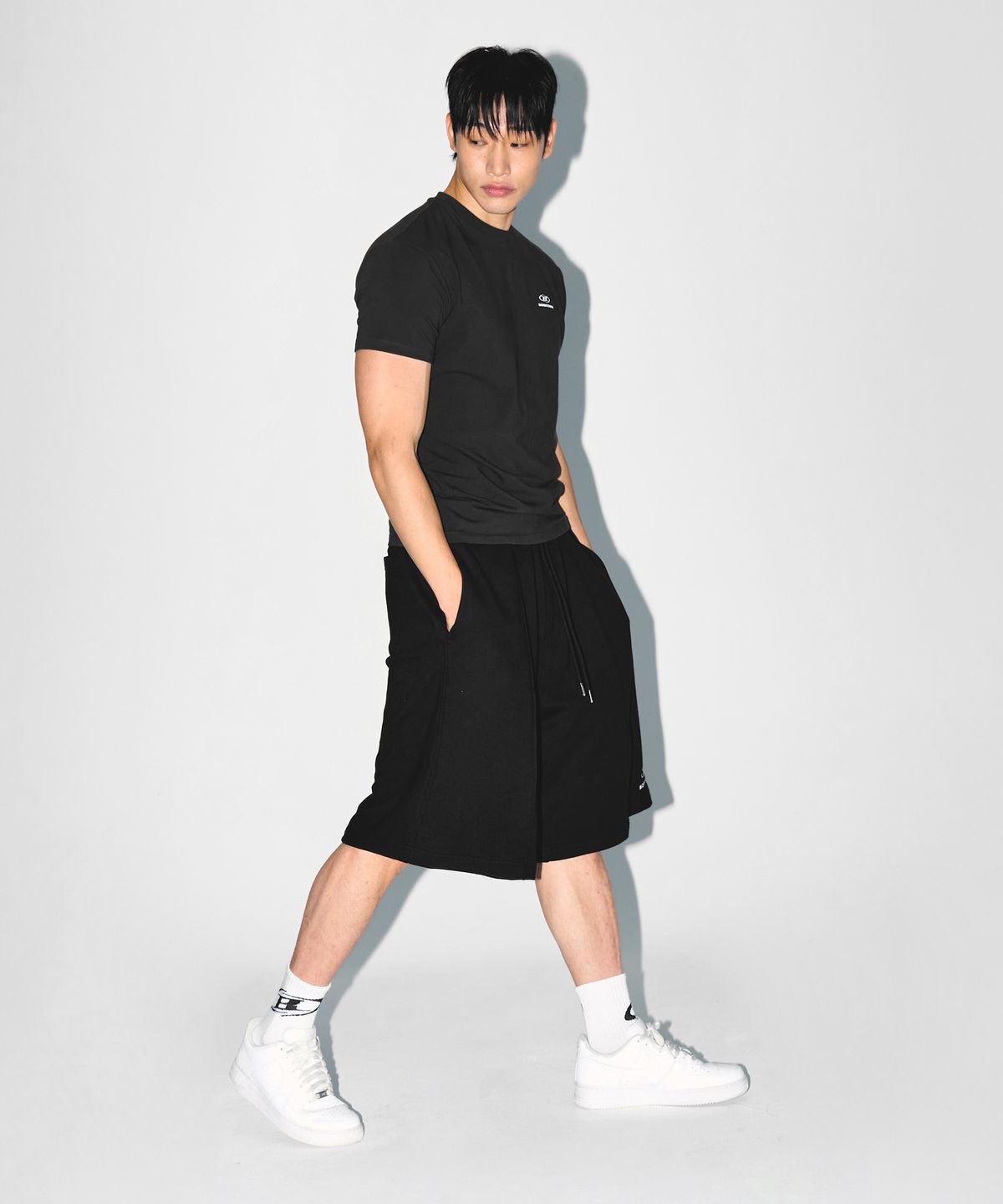 본투윈(BORN TO WIN) B-SYMBOL LOGO PINTUCK BERMUDA PANTS [BLACK]