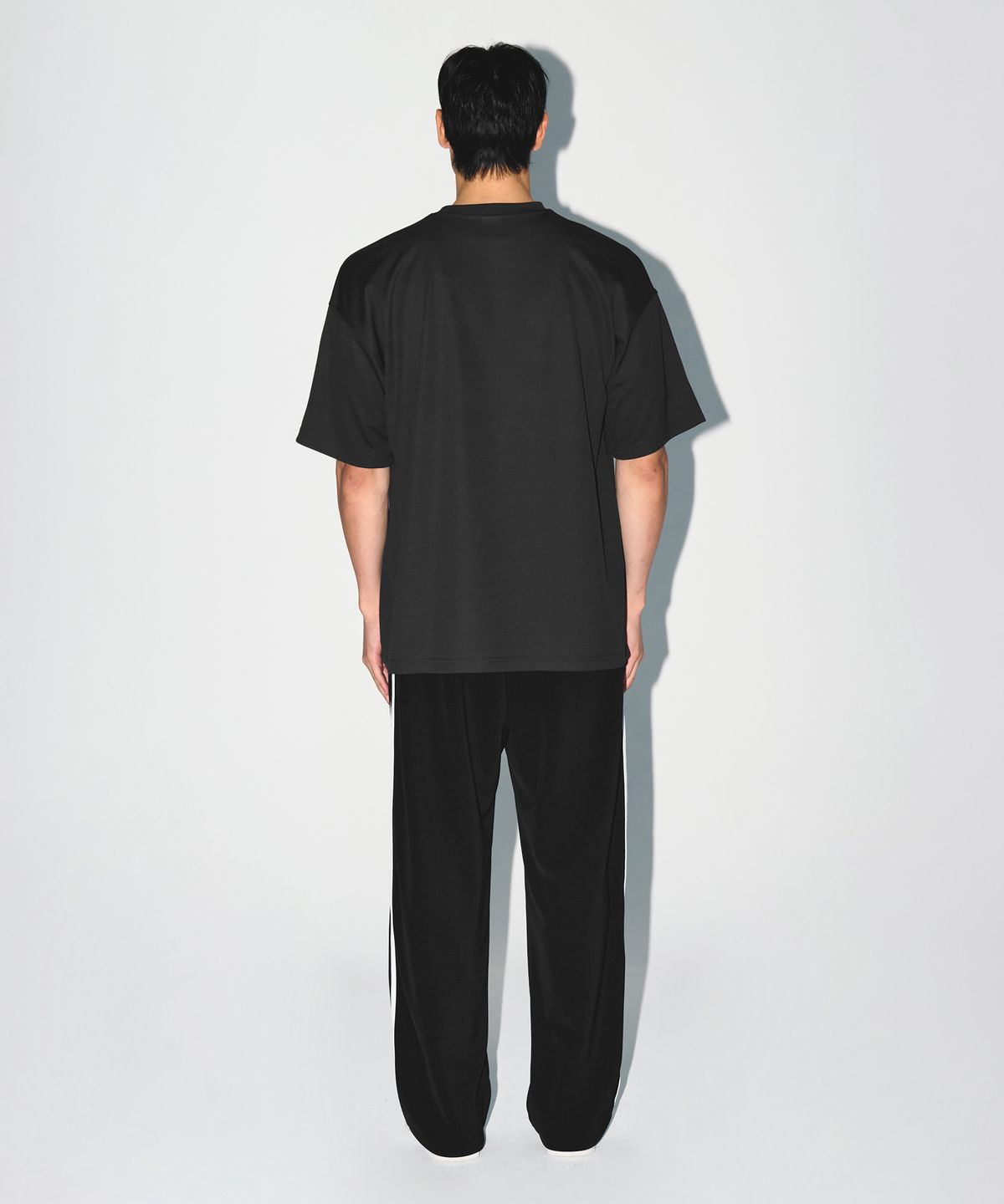 본투윈(BORN TO WIN) STROKE B LOGO SEMI OVER FIT T-SHIRTS [CHARCOAL]