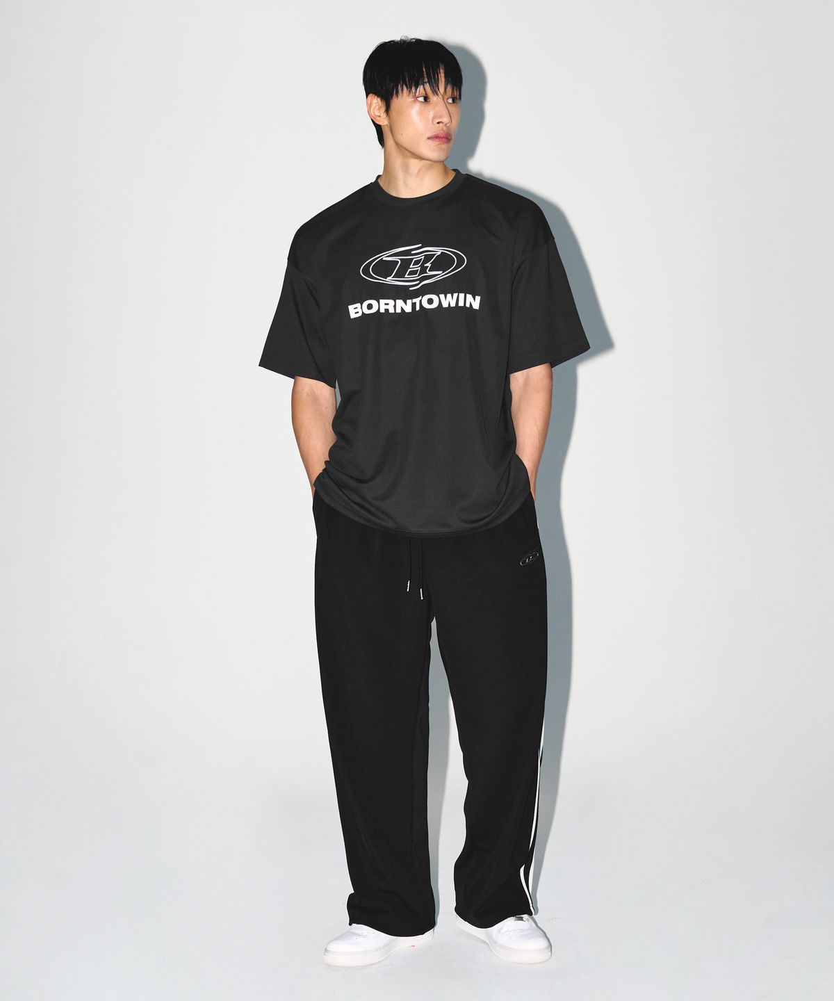 본투윈(BORN TO WIN) STROKE B LOGO SEMI OVER FIT T-SHIRTS [CHARCOAL]