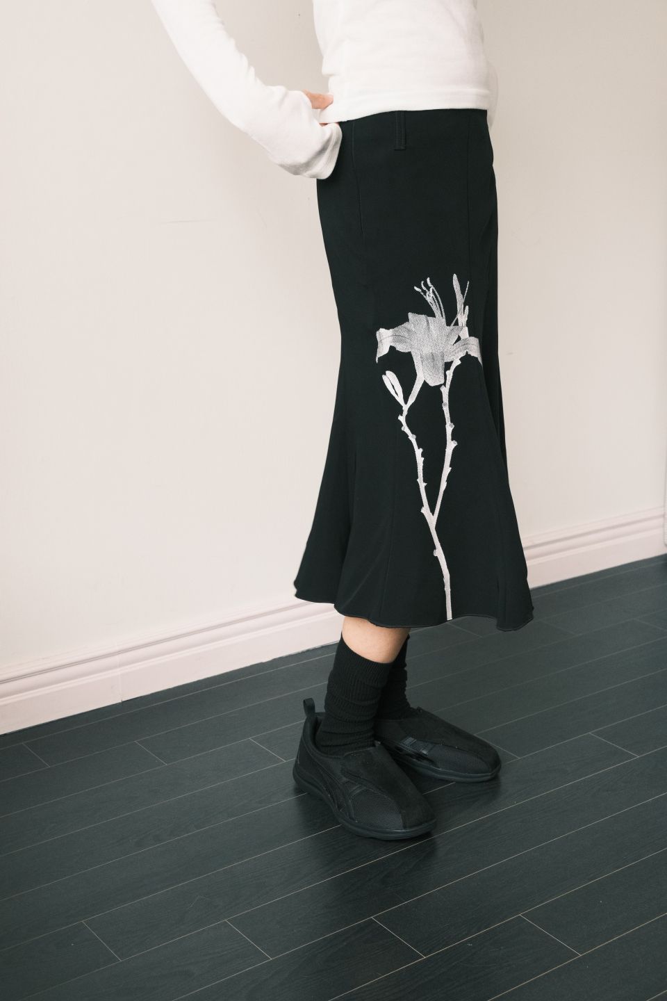 MUSINSA | FRAGFARM Day Lily Midi Skirt (Black)