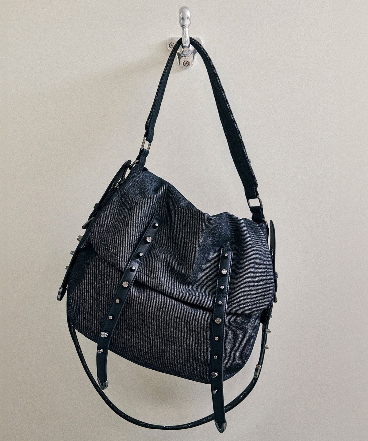 닐링(NILLRING) 11AM30 Stud shoulder bag _ Black Jean