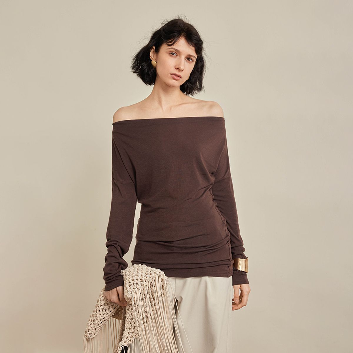와이와이아이엠(YYIAM) YY_Autumn slanted shoulder top_2color