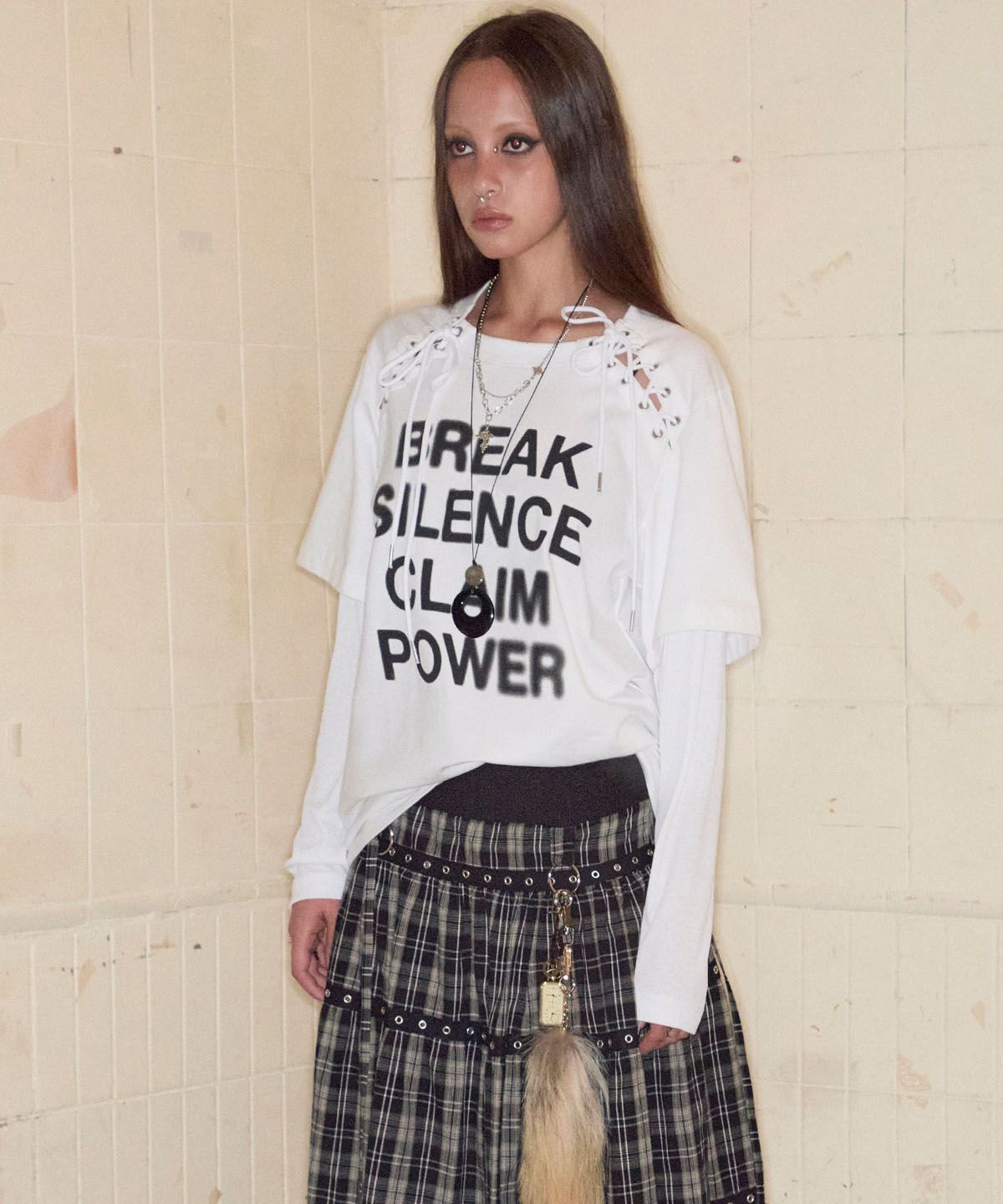 낫노잉(NOTKNOWING) Layered Slogan Top (WHITE)