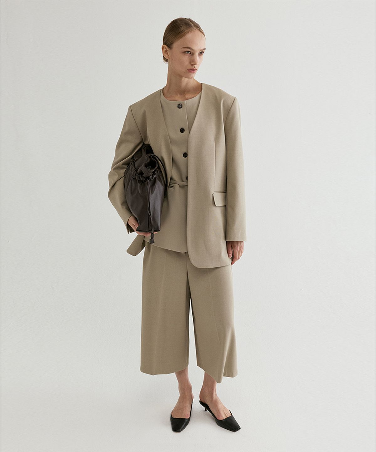 프롬웨얼(FROMWHERE) Collarless Tailored Jacket Beige