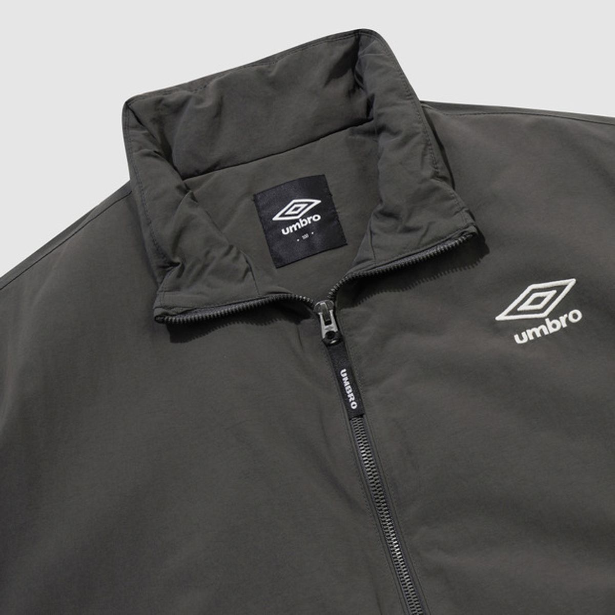 엄브로(UMBRO) 클래식 패딩 봄버 자켓 차콜(UQ321CPJ92)