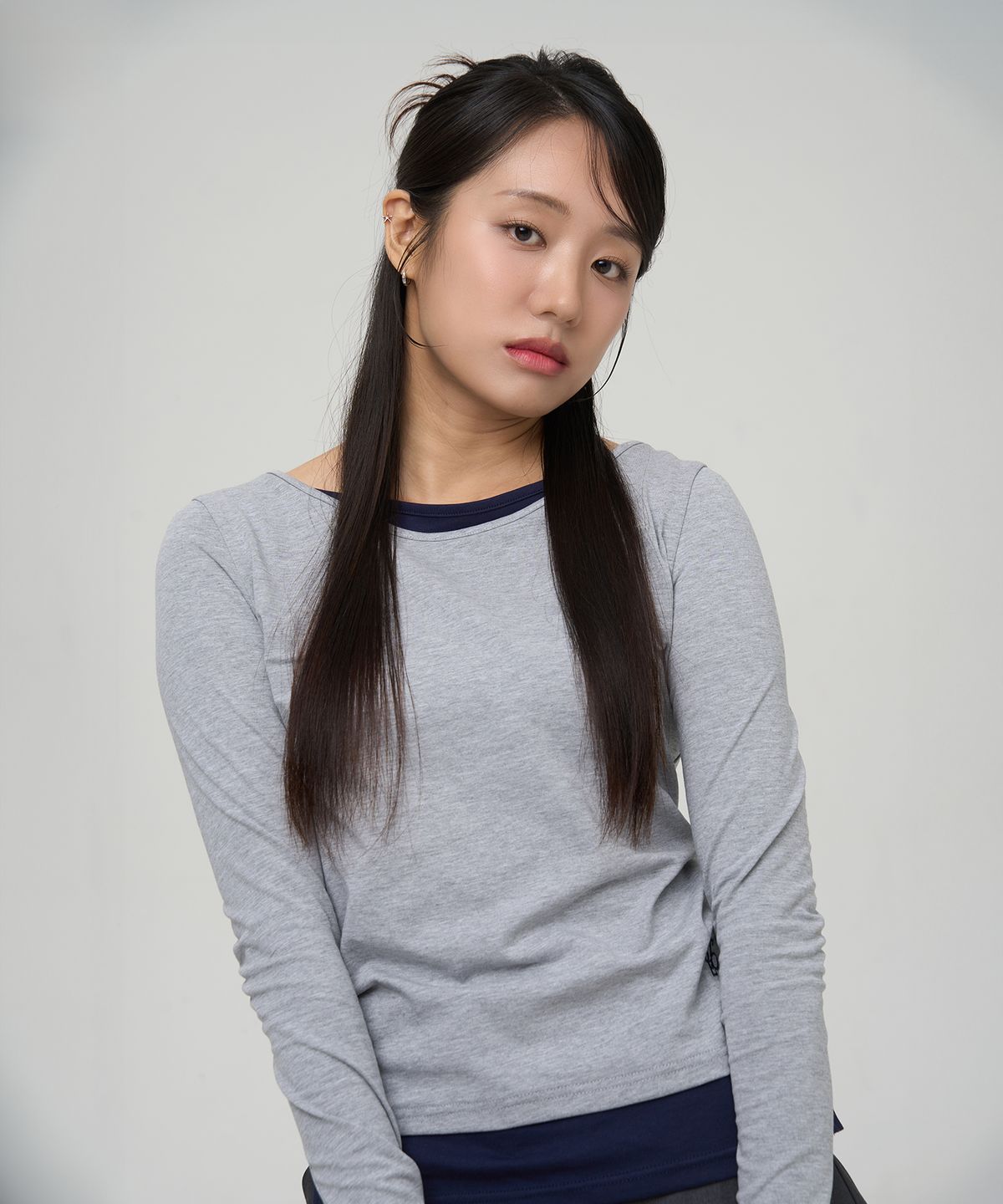 셀리티오(SELITIO) 배색 레이어드 롱슬리브 티셔츠 그레이