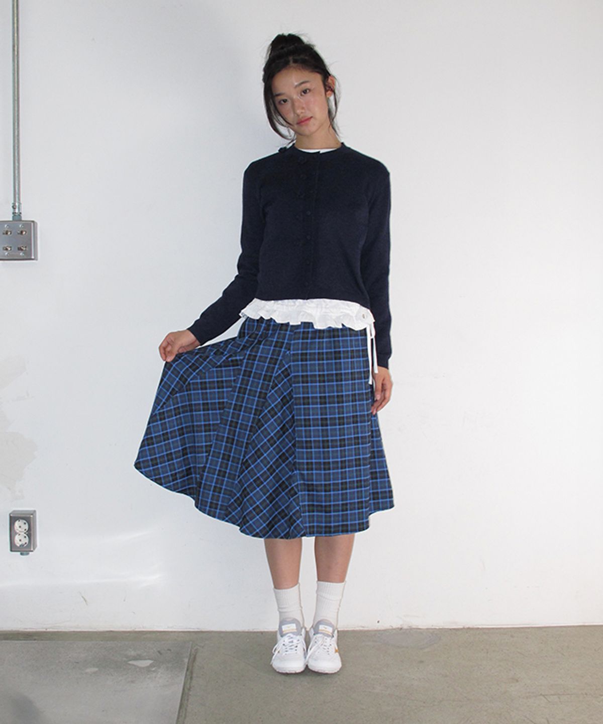 론론(RONRON) HANDMADE BLOSSOM CARDIGAN NAVY
