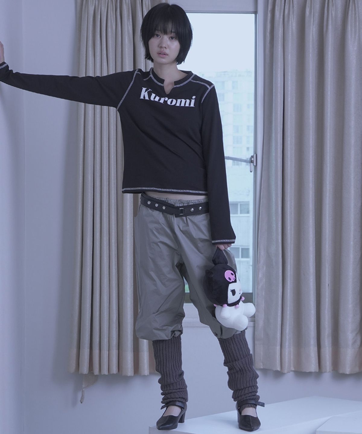 세릭(CERRIC) KUROMI V-NECK TOP / BLACK
