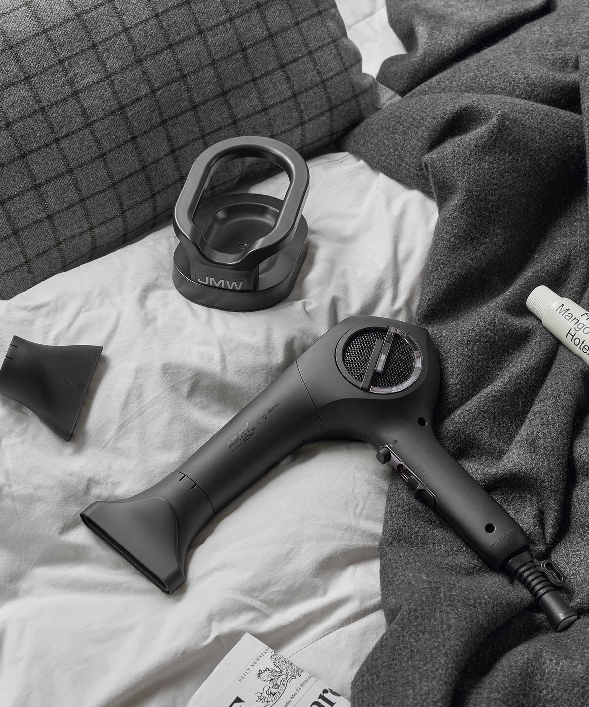 제이엠더블유(JMW) [블랙 에디션][거치대 기획패키지] 에어젯 울트라 프로 전문가용 1700W 터보 BLDC 항공모터 헤어 드라이기 매트블랙