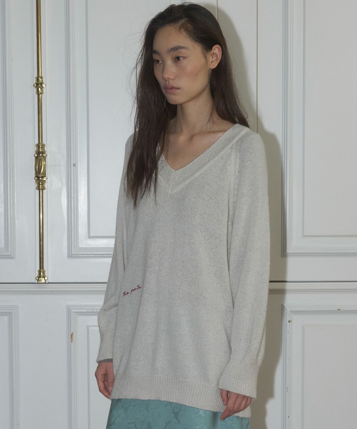 더포르타(THEPORTA) THEPORTA LOGO V-NECK KNIT, IVORY