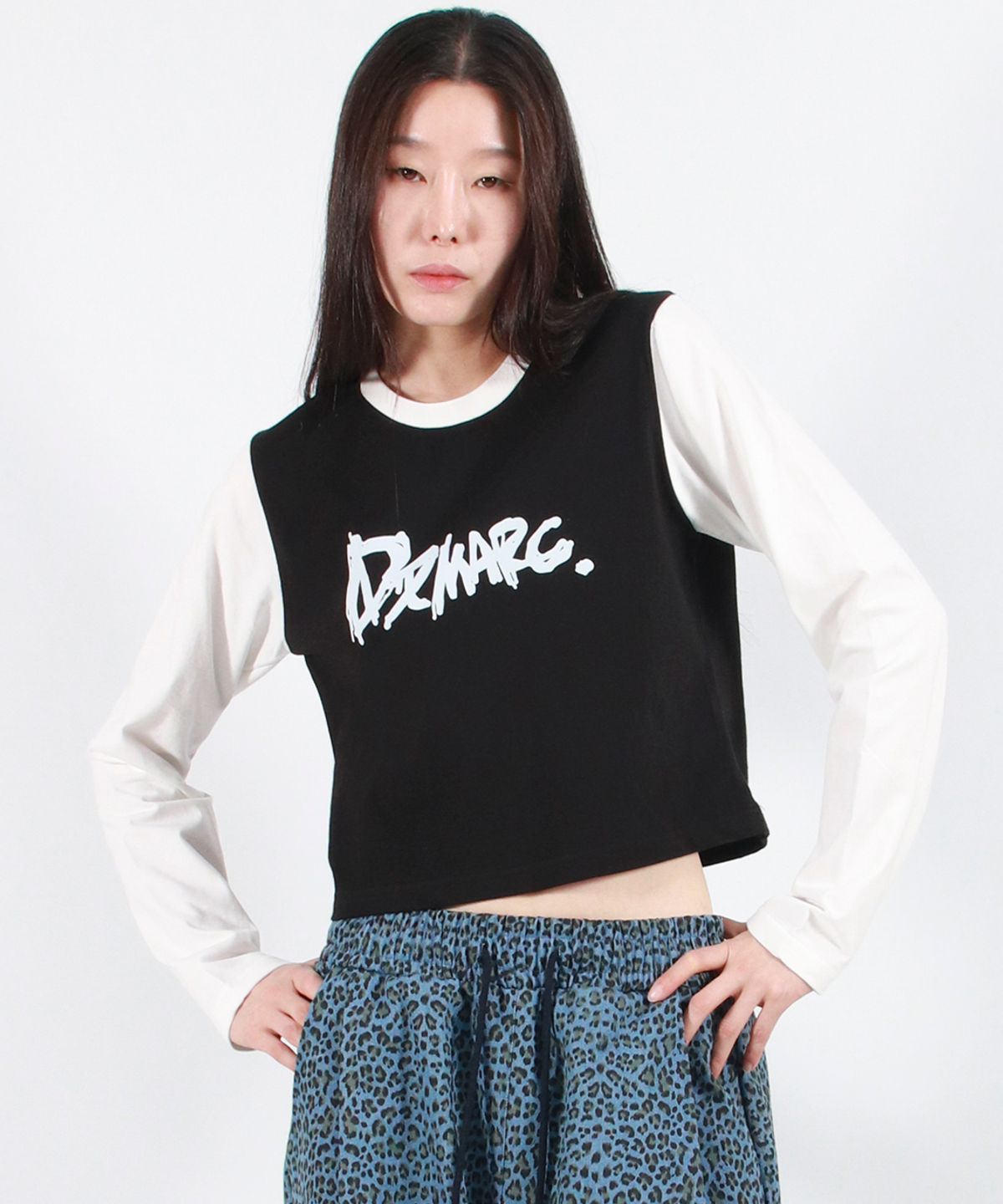 드마크(DEMARC) TOUCH LOGO COLOR-BLOCK SEMI CROP LONG SLEEVE -  Black&White