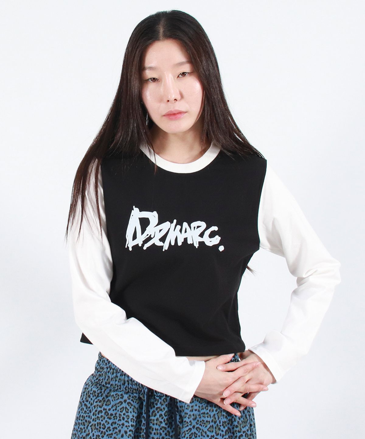 드마크(DEMARC) TOUCH LOGO COLOR-BLOCK SEMI CROP LONG SLEEVE -  Black&White