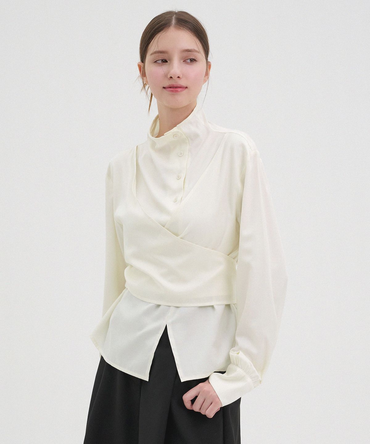 미케네(MICANE) 하나 하이 넥 블라우스