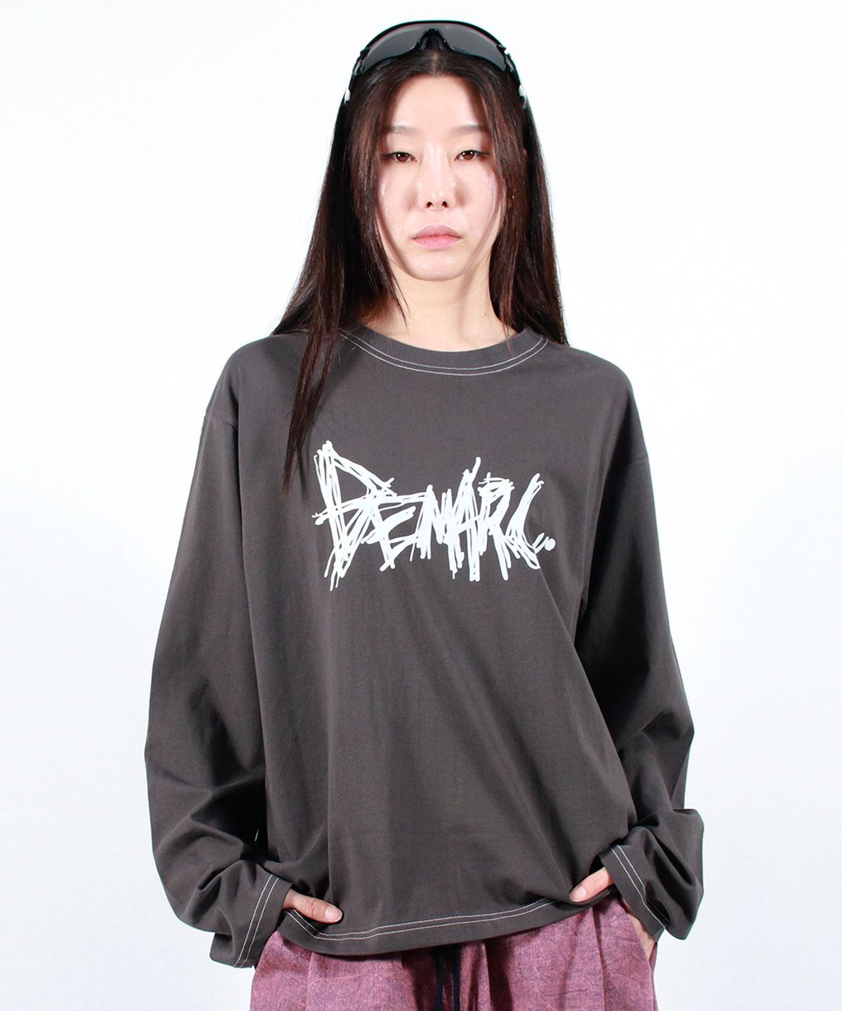 드마크(DEMARC) GRAFFITI LOGO TEXT BOXY LONG SLEEVE - Charcoal