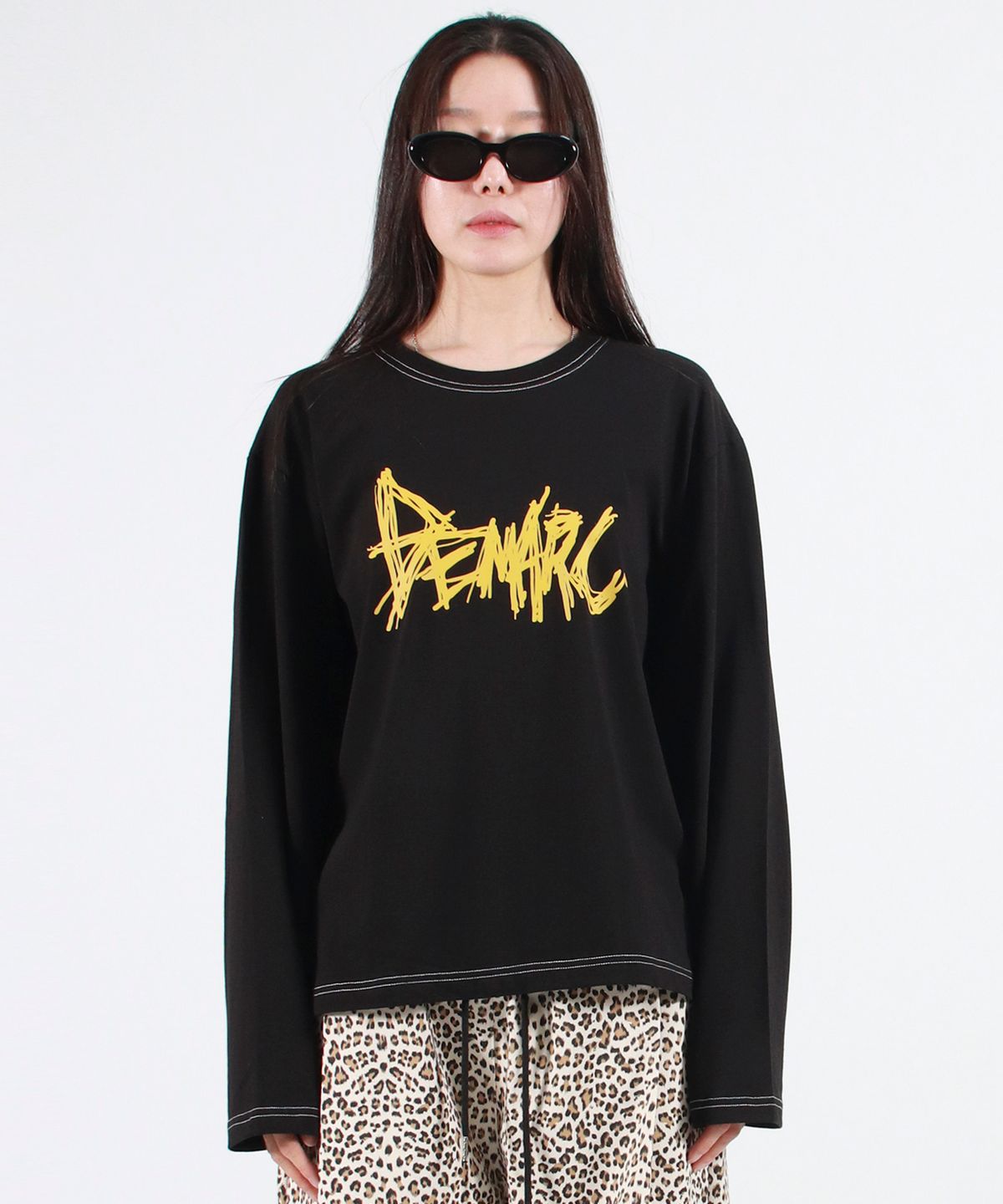 드마크(DEMARC) GRAFFITI LOGO TEXT BOXY LONG SLEEVE - Black