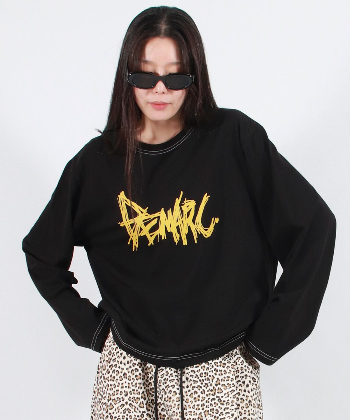 드마크(DEMARC) GRAFFITI LOGO TEXT BOXY LONG SLEEVE - Black