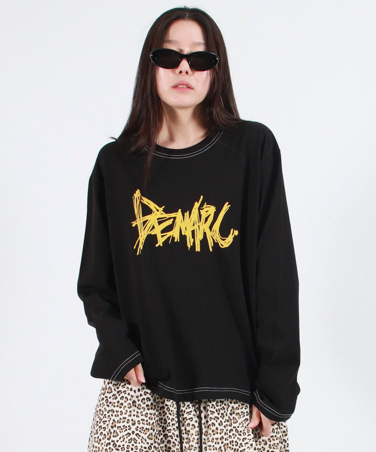 드마크(DEMARC) GRAFFITI LOGO TEXT BOXY LONG SLEEVE - Black