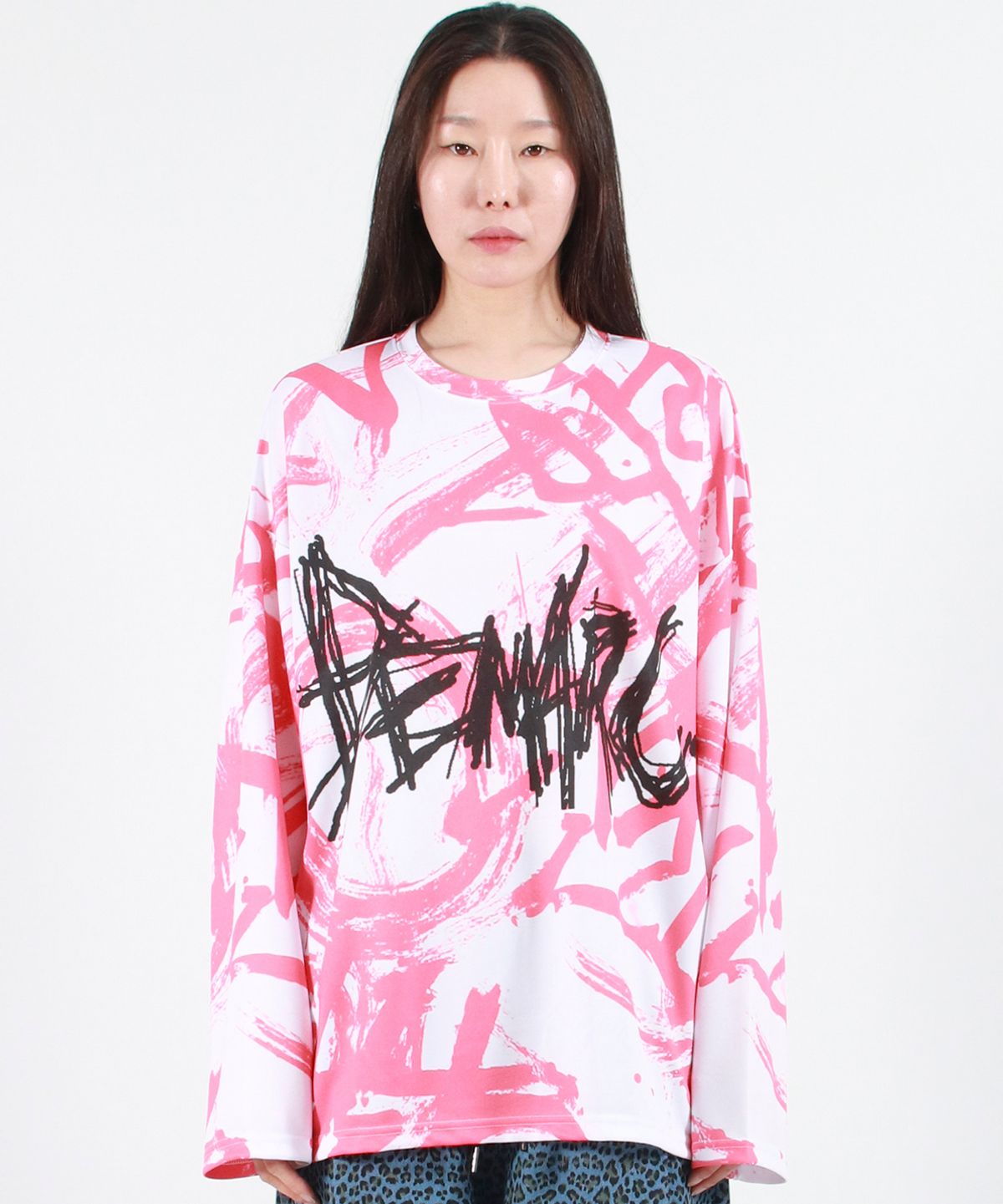 드마크(DEMARC) STREET GRAFFITI LOGO TEXT OVERSIZED T-SHIRT - Red
