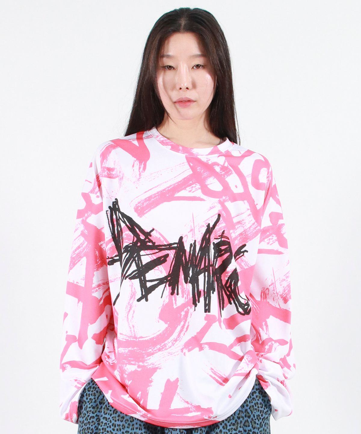 드마크(DEMARC) STREET GRAFFITI LOGO TEXT OVERSIZED T-SHIRT - Red