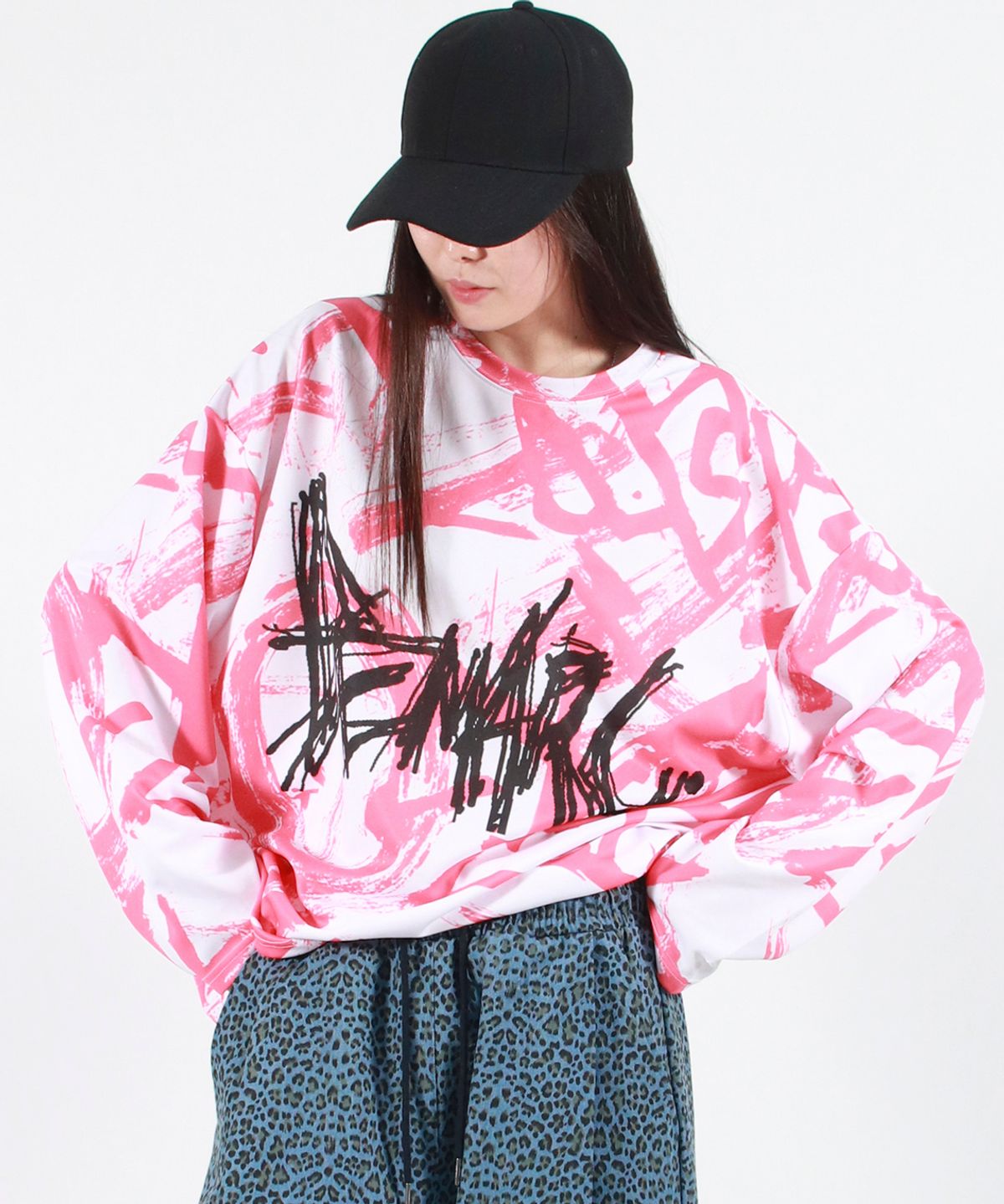 드마크(DEMARC) STREET GRAFFITI LOGO TEXT OVERSIZED T-SHIRT - Red