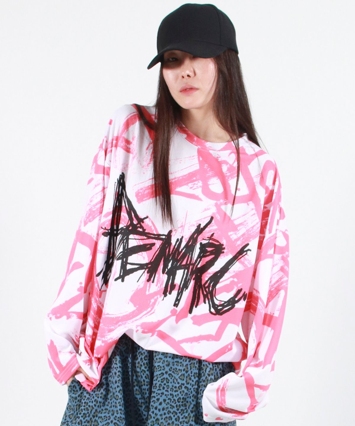 드마크(DEMARC) STREET GRAFFITI LOGO TEXT OVERSIZED T-SHIRT - Red