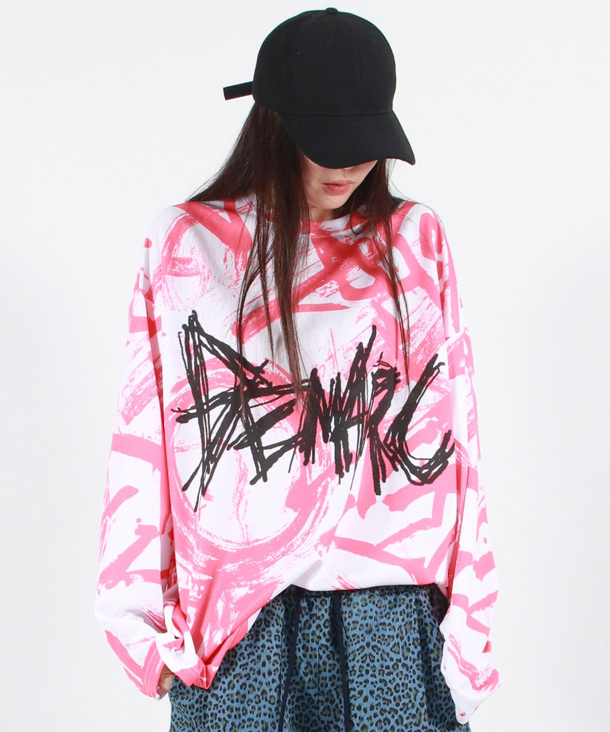 드마크(DEMARC) STREET GRAFFITI LOGO TEXT OVERSIZED T-SHIRT - Red