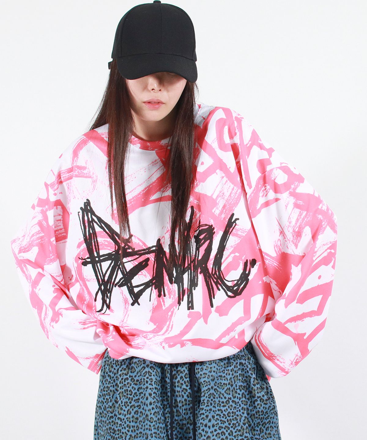 드마크(DEMARC) STREET GRAFFITI LOGO TEXT OVERSIZED T-SHIRT - Red