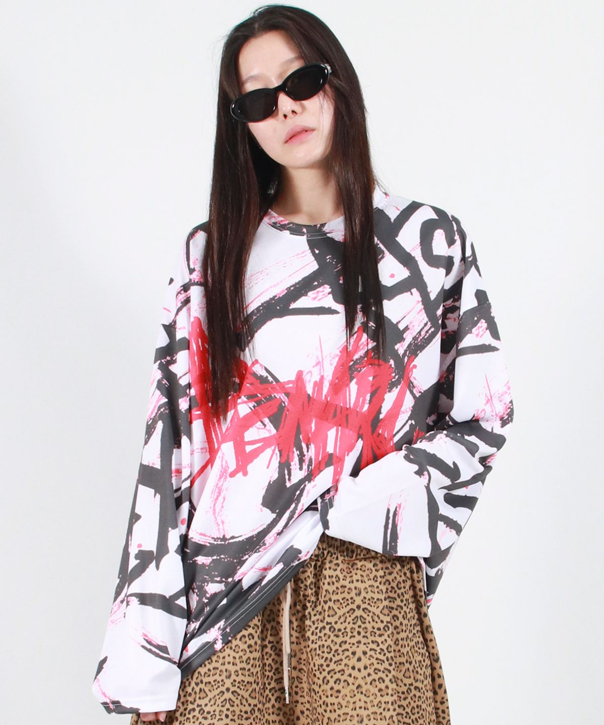 드마크(DEMARC) STREET GRAFFITI LOGO TEXT OVERSIZED T-SHIRT - Black