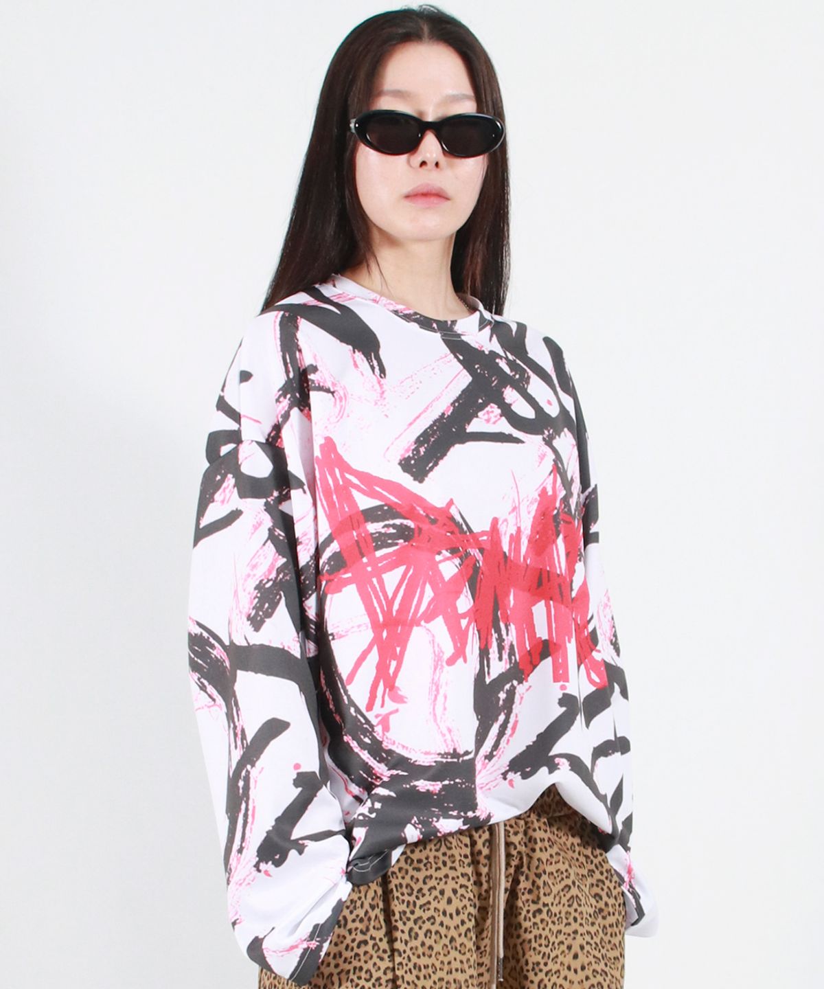 드마크(DEMARC) STREET GRAFFITI LOGO TEXT OVERSIZED T-SHIRT - Black