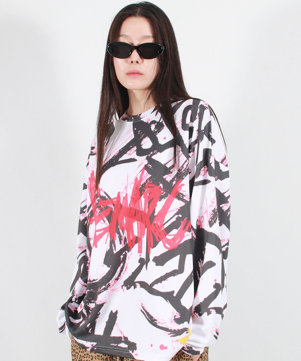 드마크(DEMARC) STREET GRAFFITI LOGO TEXT OVERSIZED T-SHIRT - Black