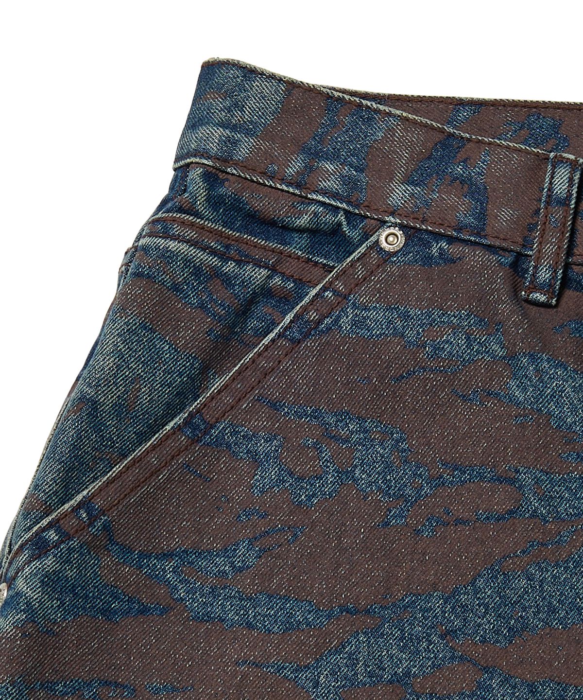 위캔더스(WKNDRS) KELLOGGS TIGER CAMO DENIM PANTS (DENIM)