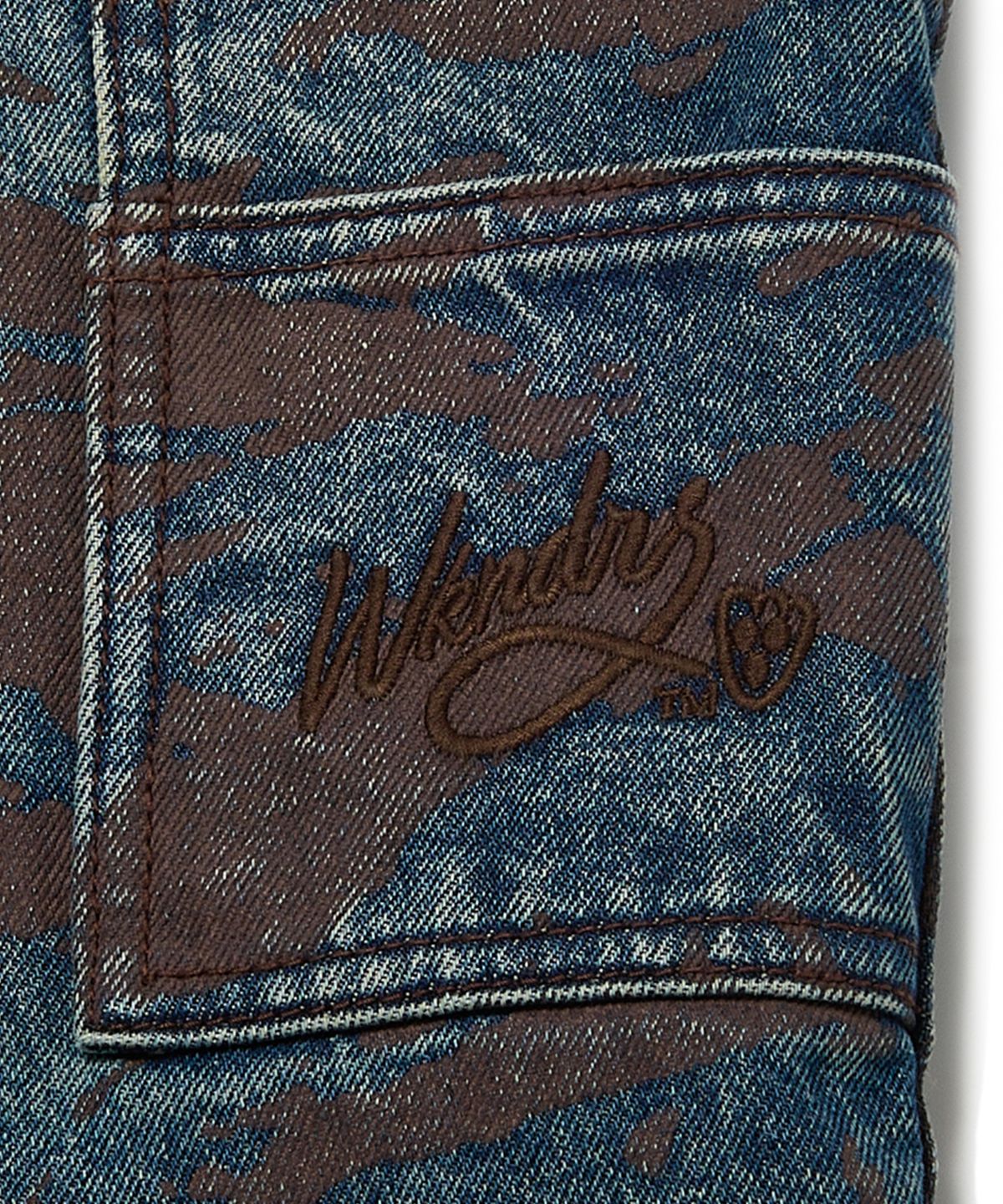 위캔더스(WKNDRS) KELLOGGS TIGER CAMO DENIM PANTS (DENIM)