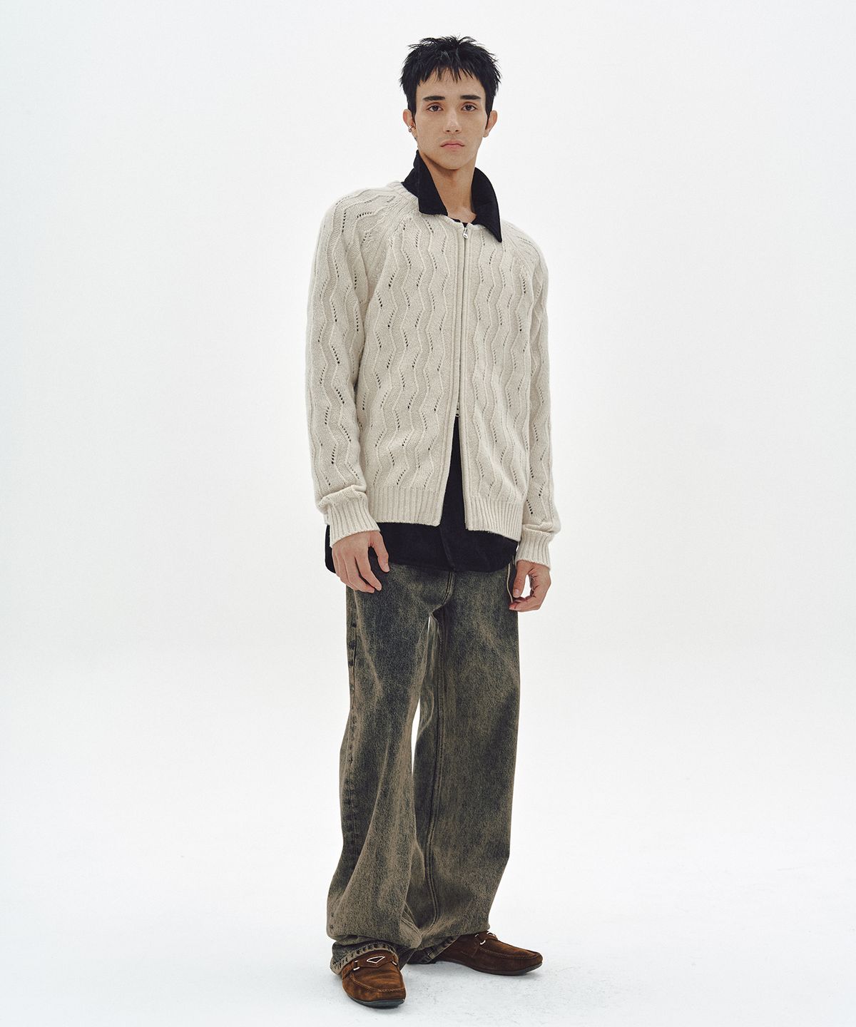 엠엠아이씨(MMIC) WAVY ZIP CARDIGAN (IVORY)