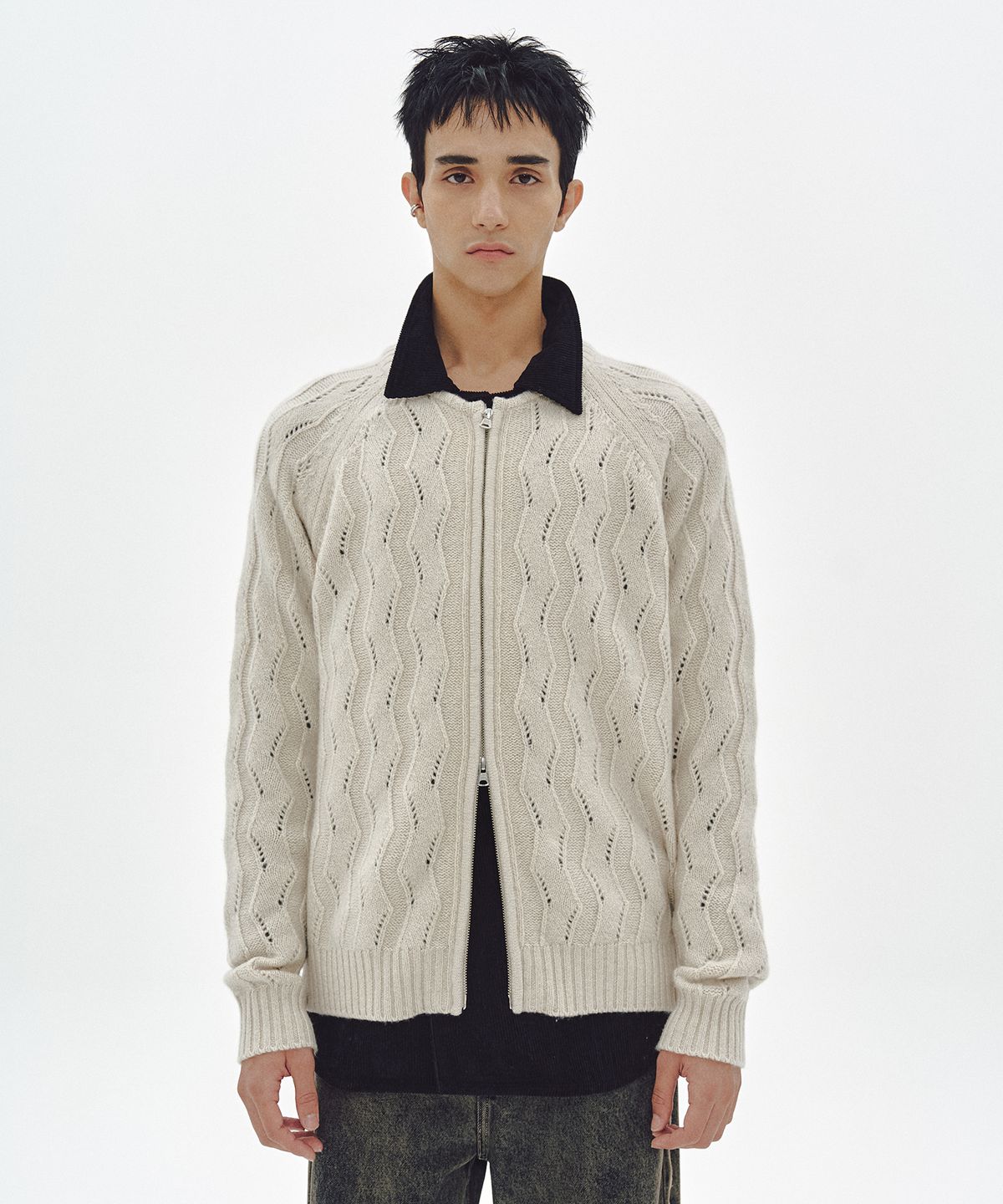 엠엠아이씨(MMIC) WAVY ZIP CARDIGAN (IVORY)