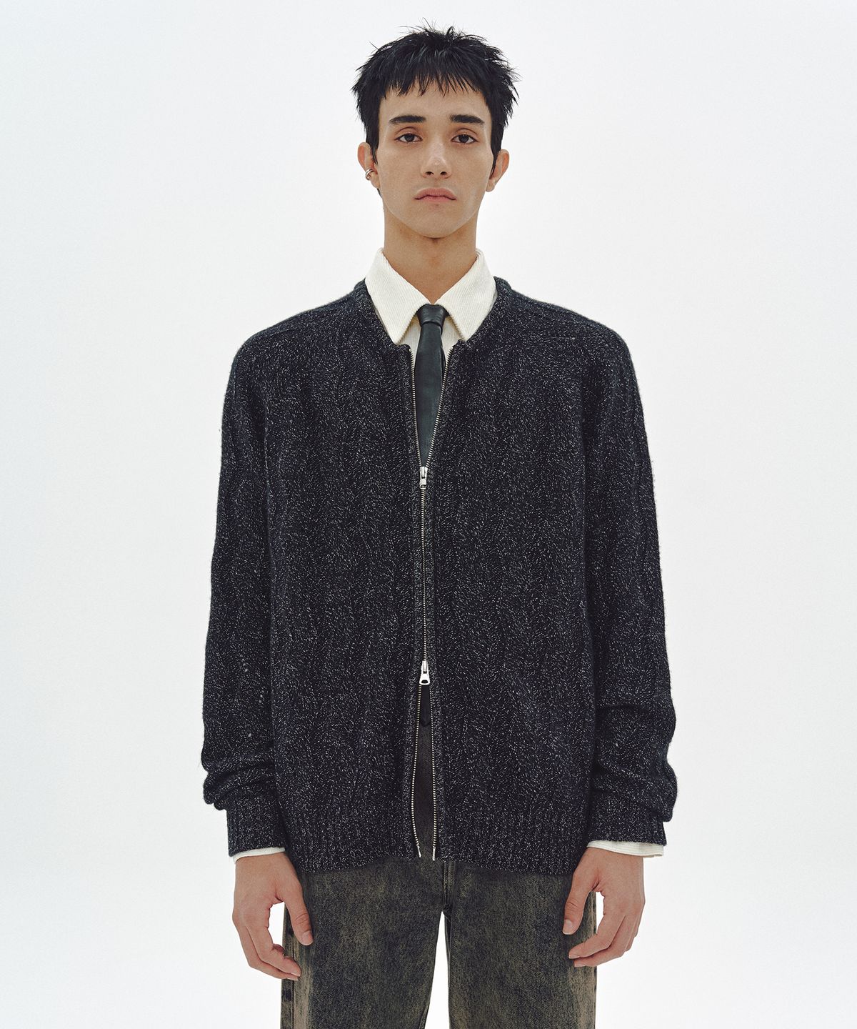 엠엠아이씨(MMIC) WAVY ZIP CARDIGAN (BLACK)