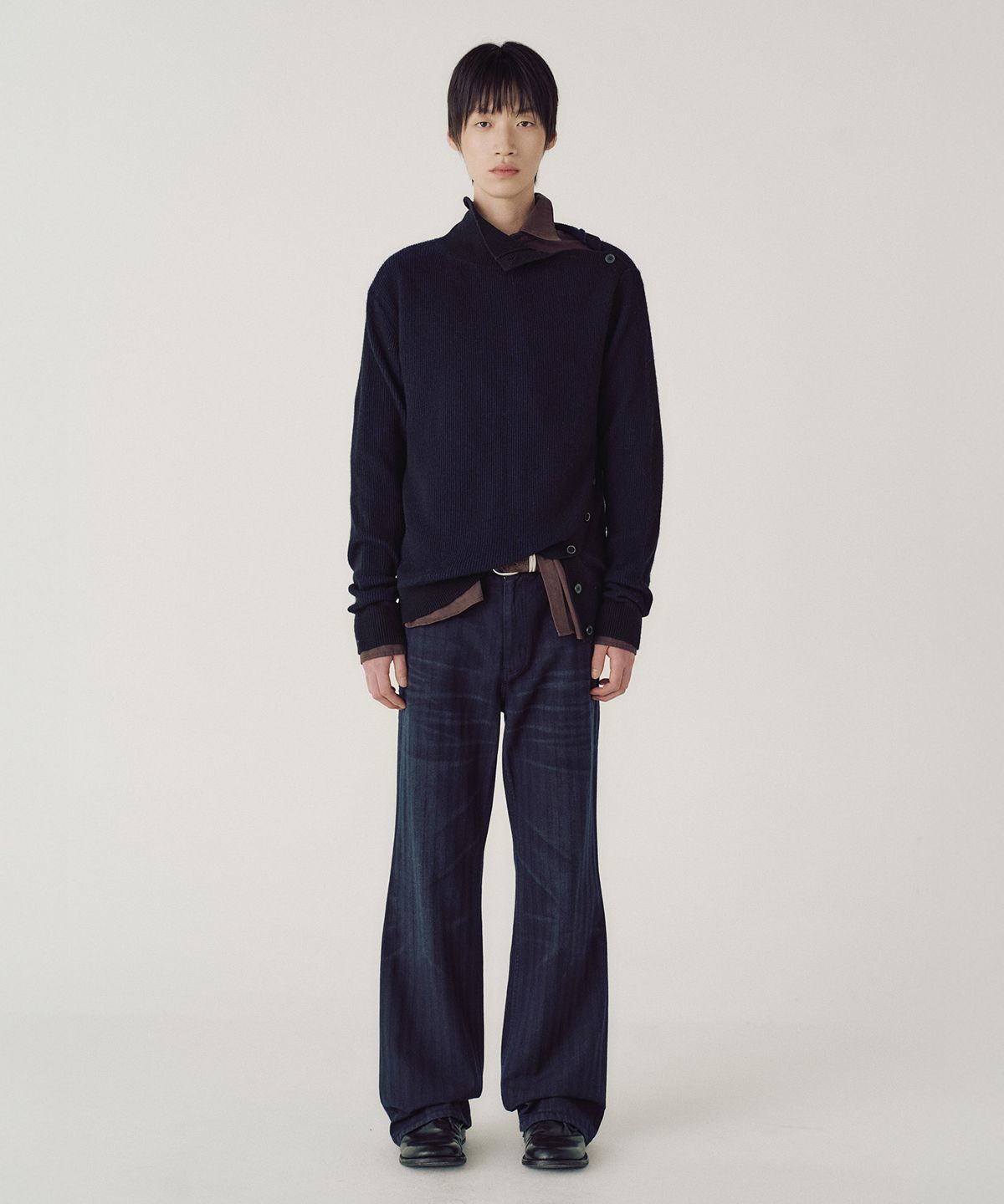 엠엠아이씨(MMIC) OBLIQUE TURTLENECK (BLACK)