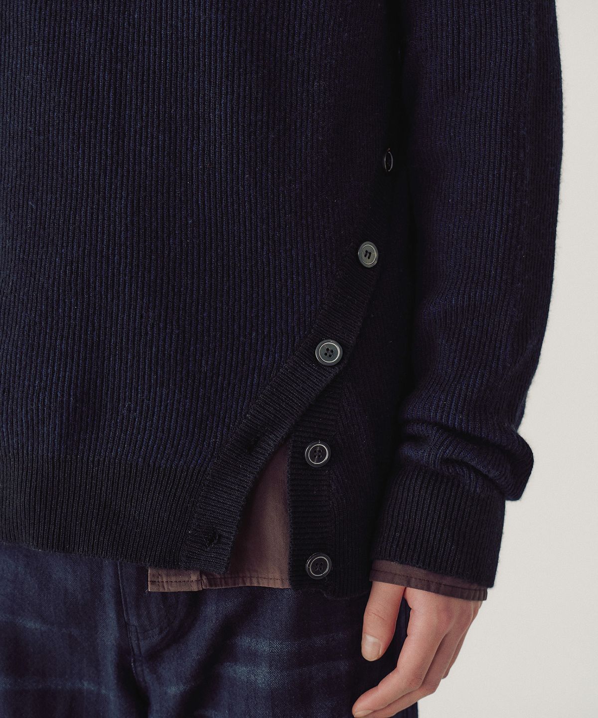 엠엠아이씨(MMIC) OBLIQUE TURTLENECK (BLACK)