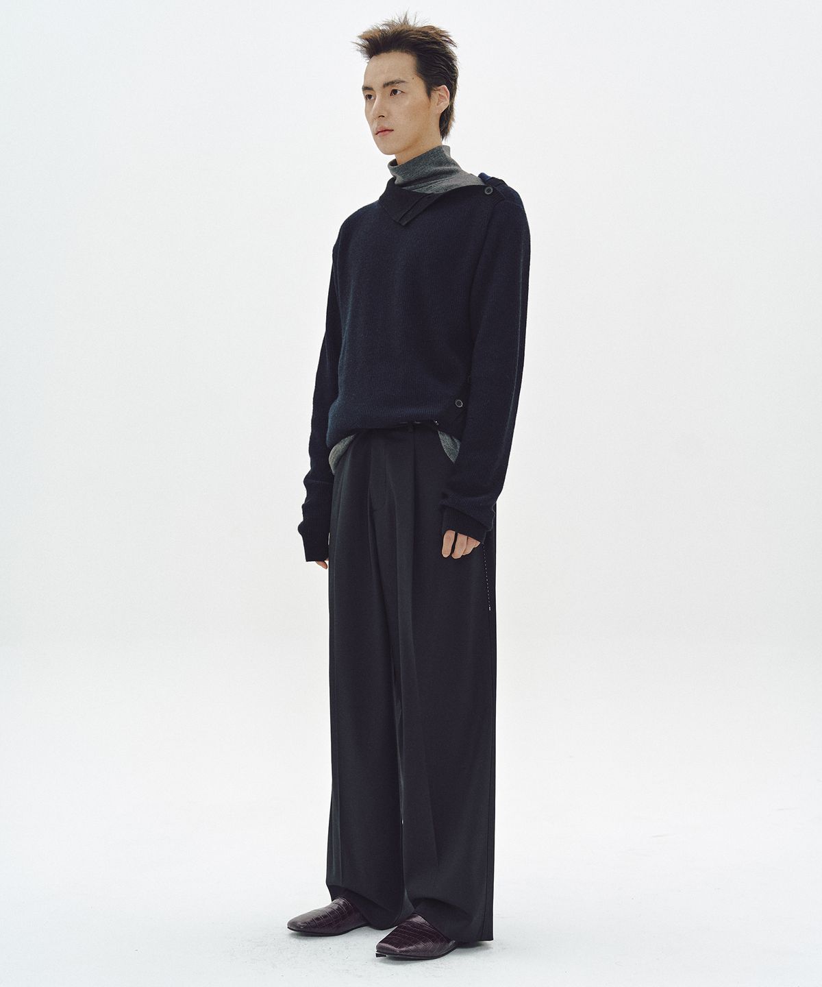 엠엠아이씨(MMIC) OBLIQUE TURTLENECK (BLACK)