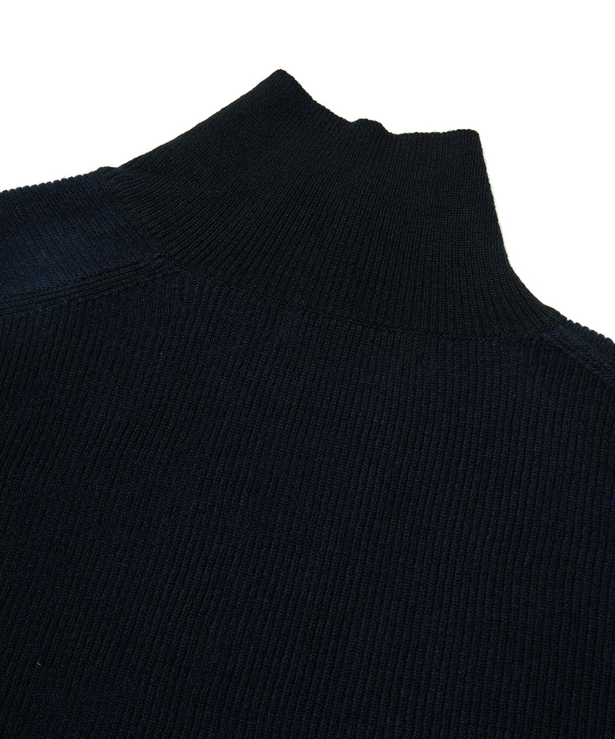 엠엠아이씨(MMIC) OBLIQUE TURTLENECK (BLACK)