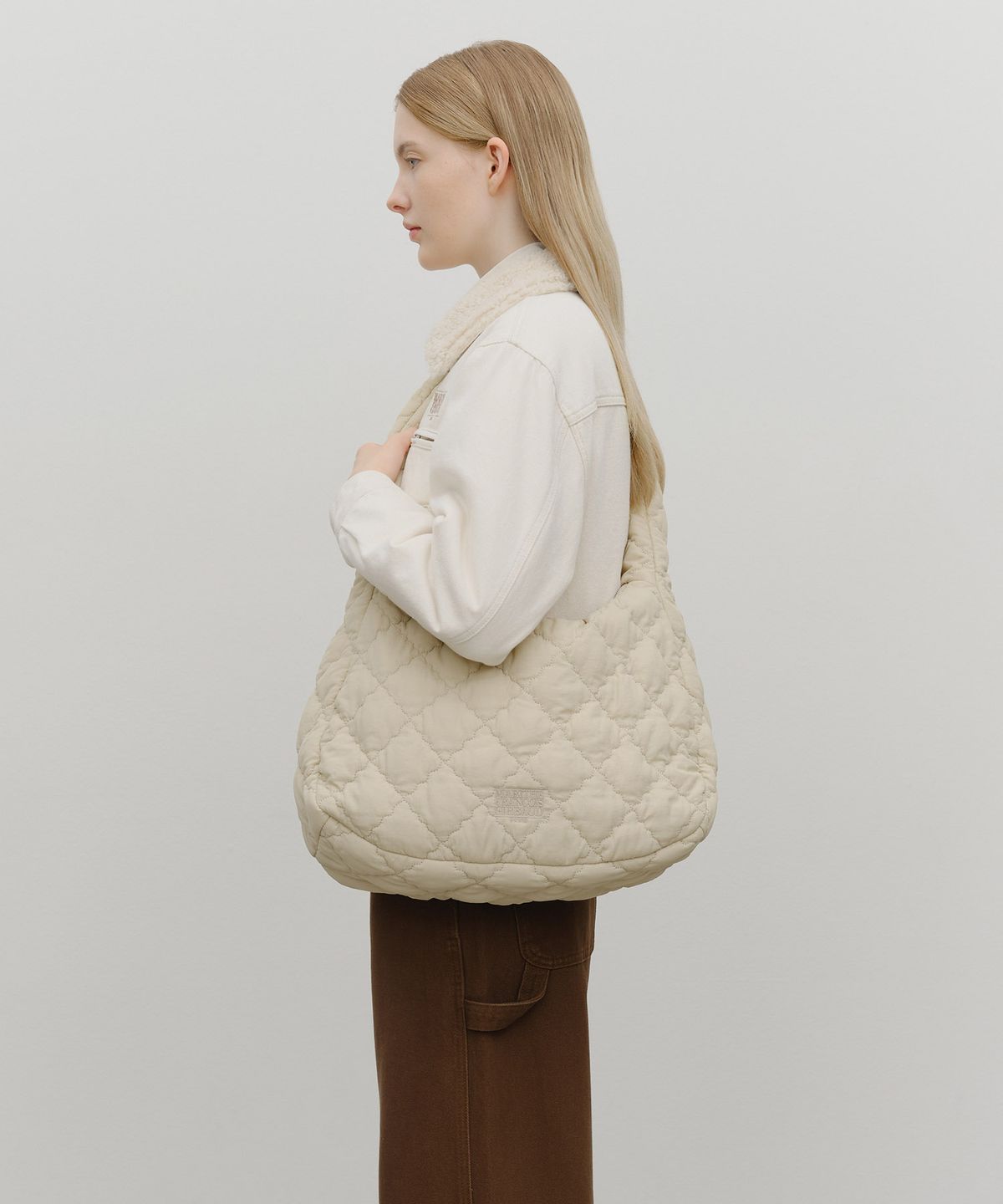 마리떼 프랑소와 저버(MARITHÉ + FRANҪOIS GIRBAUD) CLASSIC LOGO PADDING CROSS BAG beige
