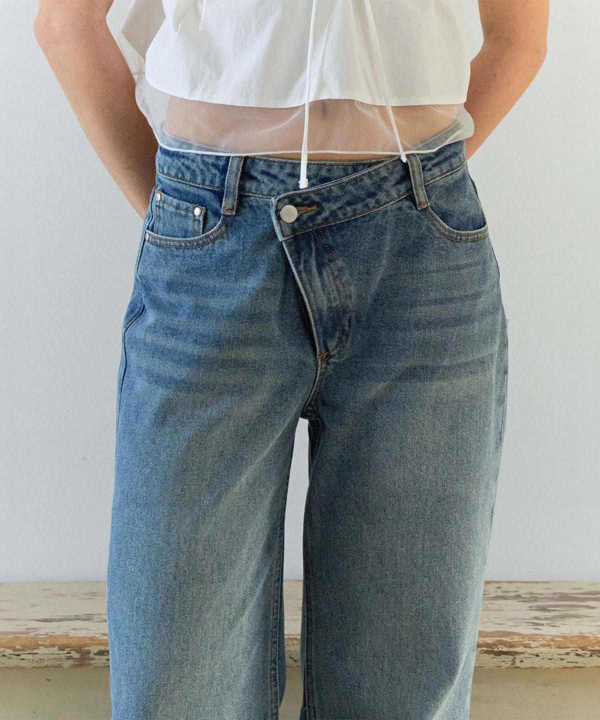 하우스 오브 폰드(HOUSE OF POND) Asymmetric Closing washed Jeans_Blue
