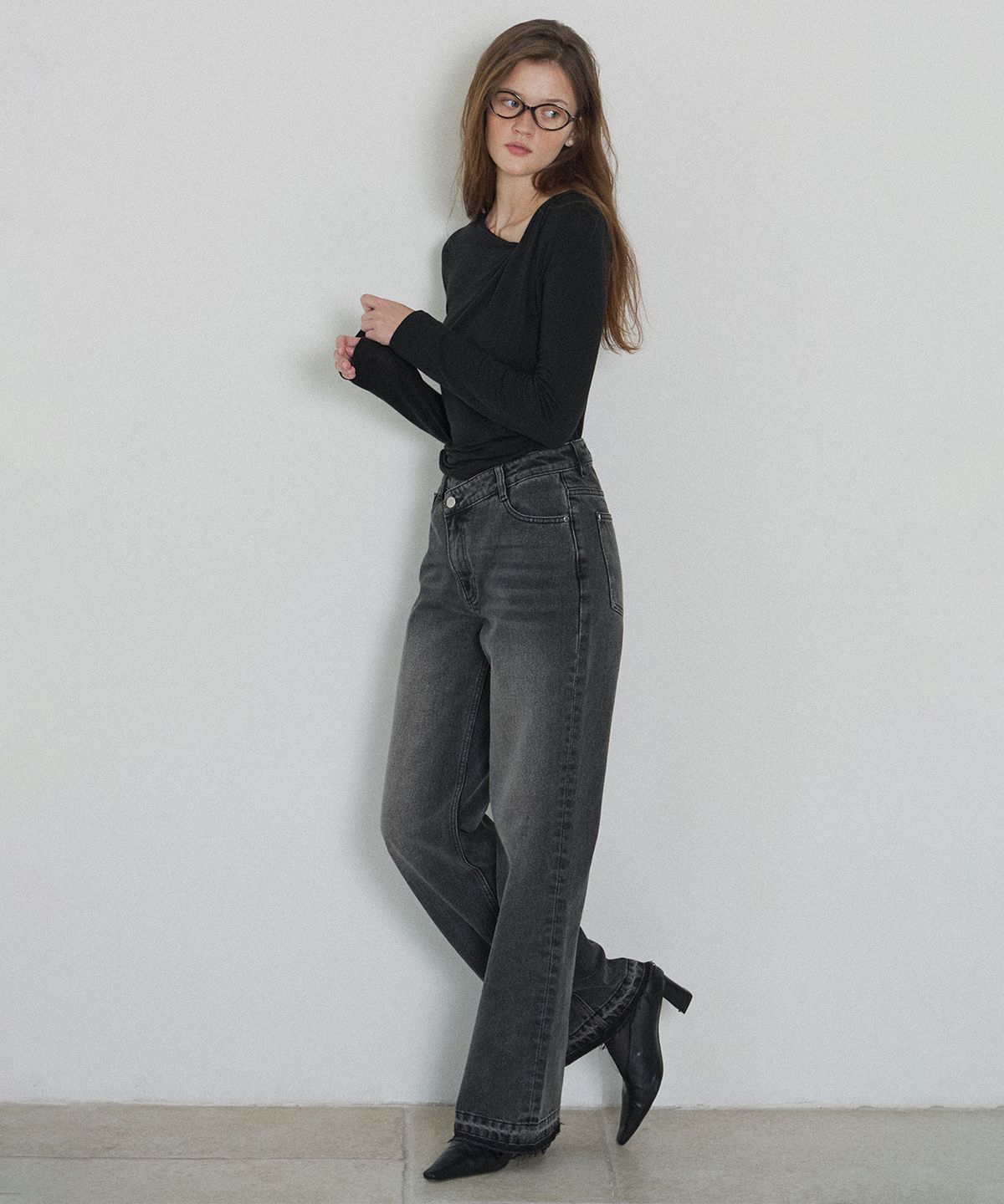 하우스 오브 폰드(HOUSE OF POND) Asymmetric Closing washed Jeans_Black