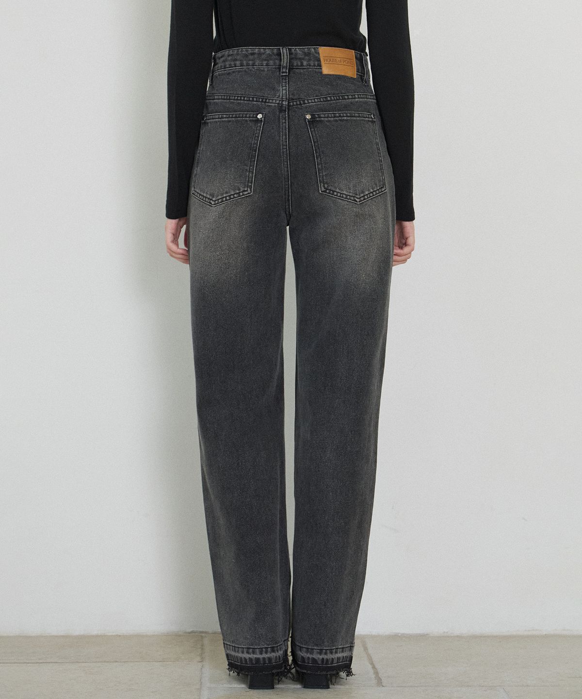 하우스 오브 폰드(HOUSE OF POND) Asymmetric Closing washed Jeans_Black