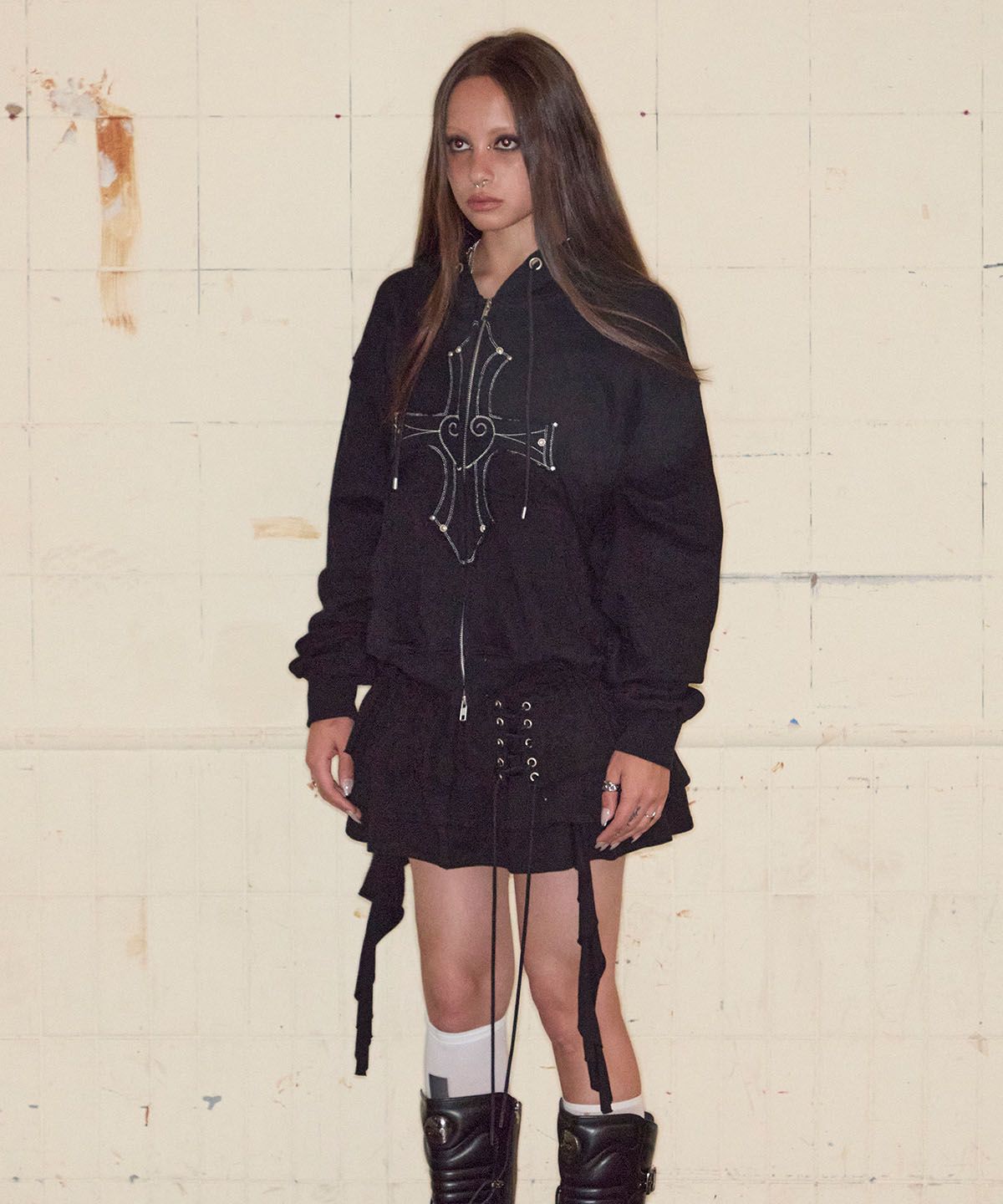 낫노잉(NOTKNOWING) Eyelet Cross Hood Zip Up (BLACK)