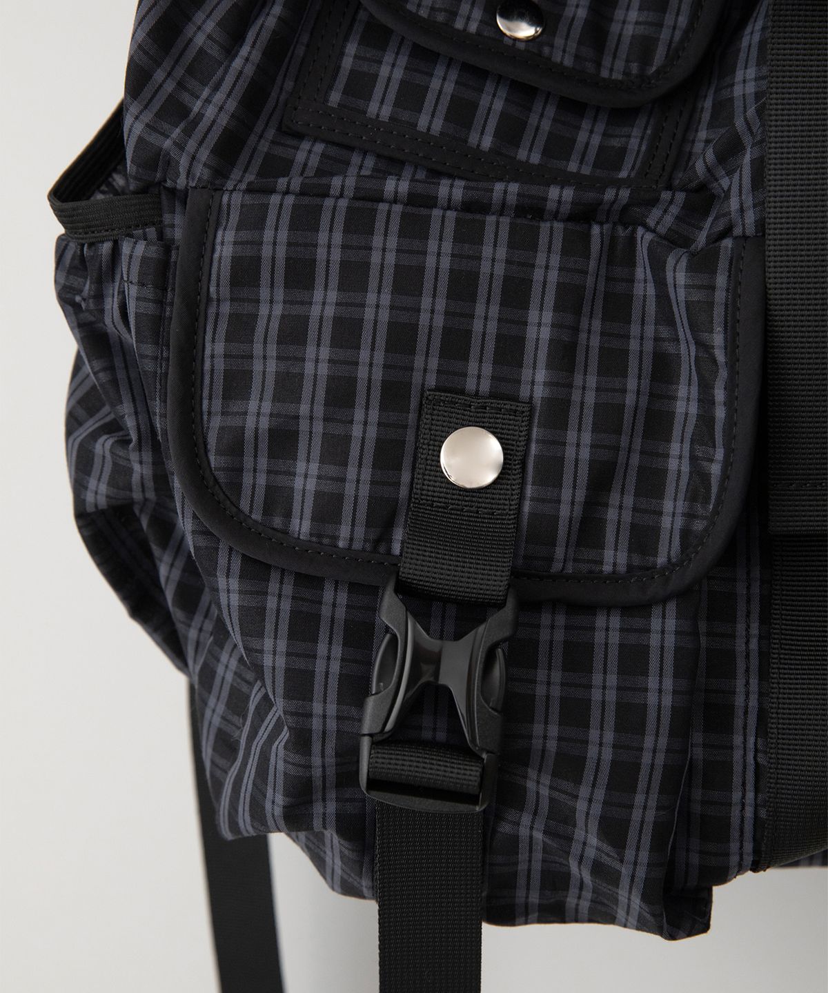 썸웨어버터(SOMEWHEREBUTTER) Check PP Backpack - Charcoal